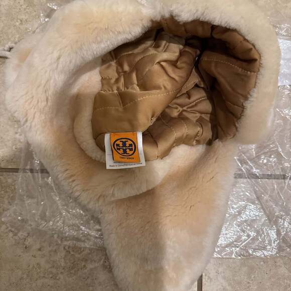 TORY BURCH OATMEAL MELANGE CABLE KNIT TRAPPER GENUINE SHEARLING HAT - Picture 5 of 5